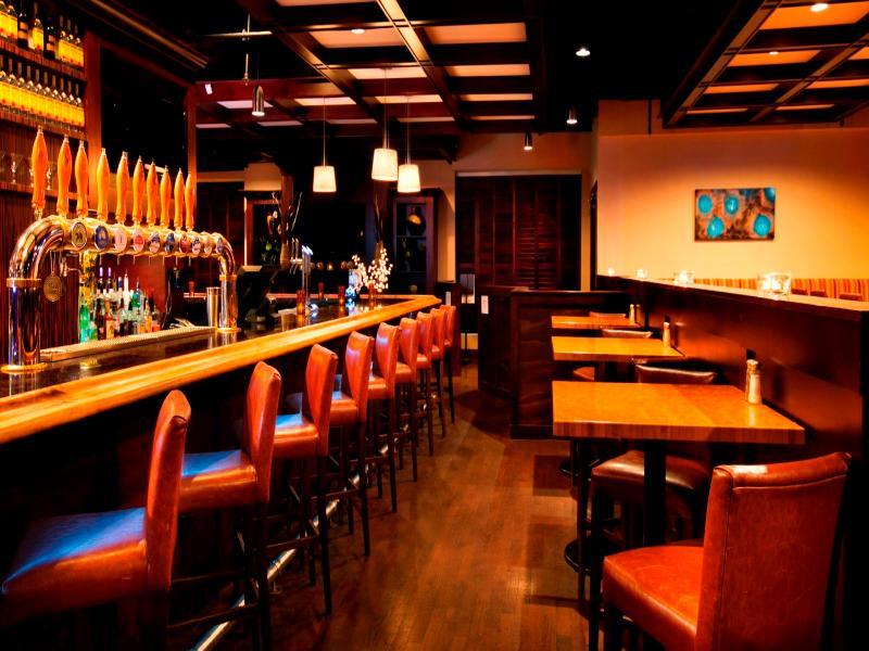 Four Points By Sheraton Victoria Gateway Лангфорд Экстерьер фото