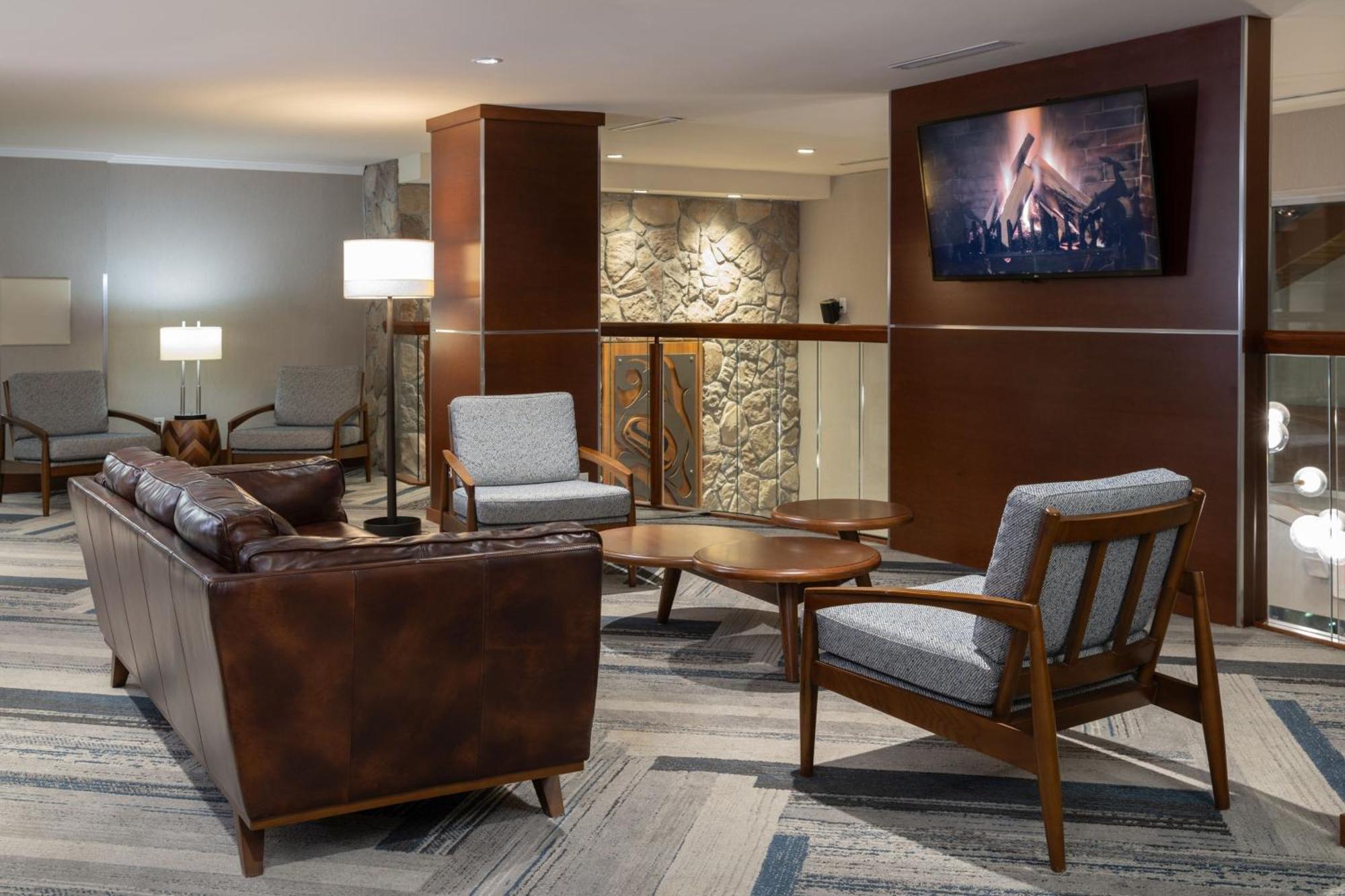 Four Points By Sheraton Victoria Gateway Лангфорд Экстерьер фото