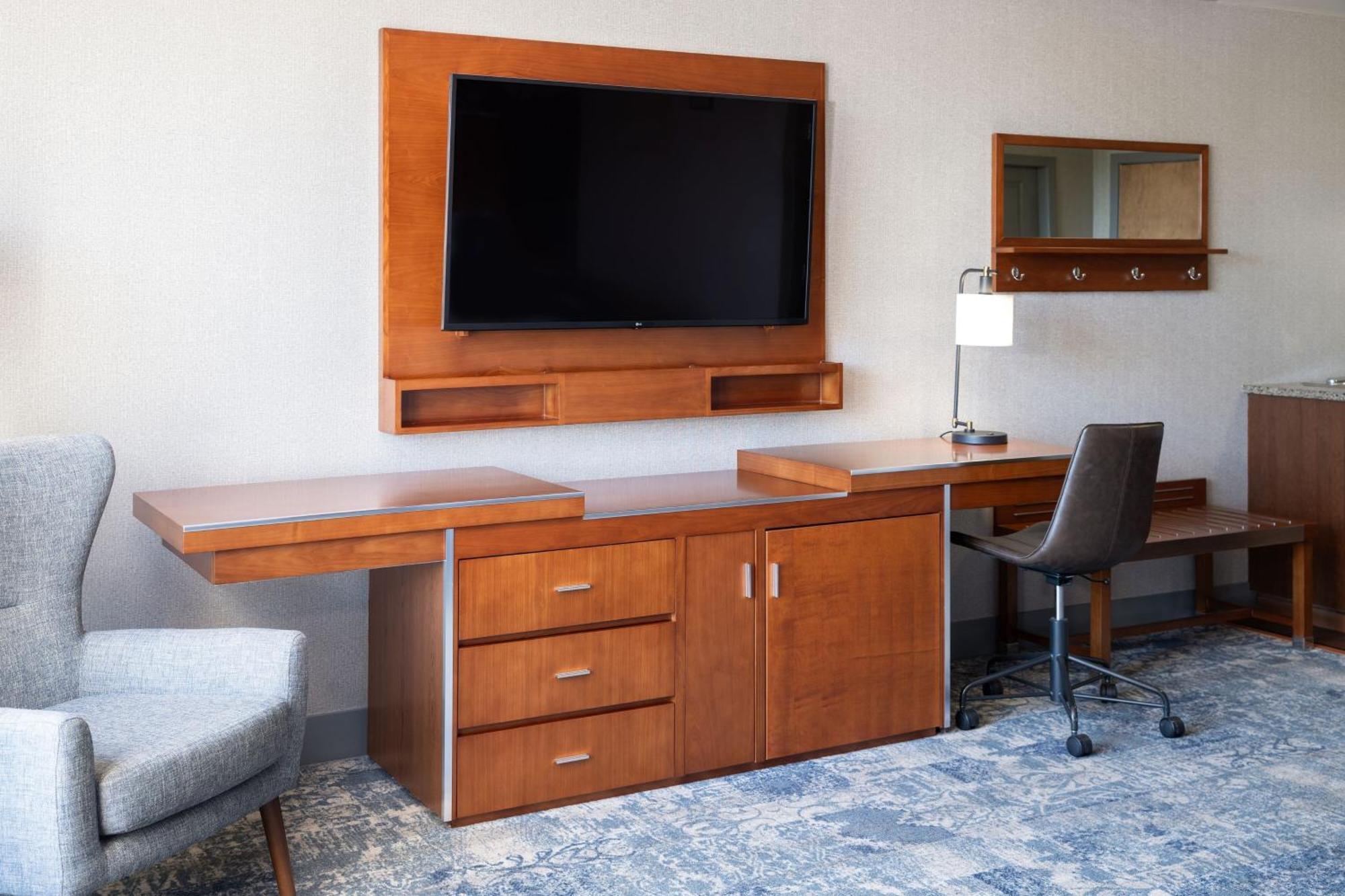 Four Points By Sheraton Victoria Gateway Лангфорд Экстерьер фото
