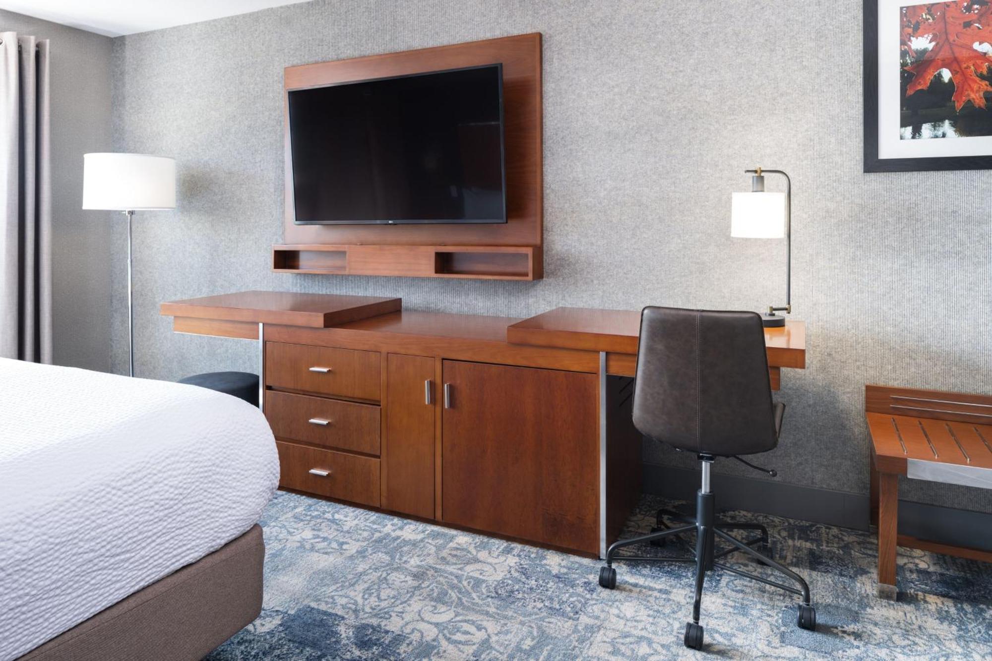 Four Points By Sheraton Victoria Gateway Лангфорд Экстерьер фото